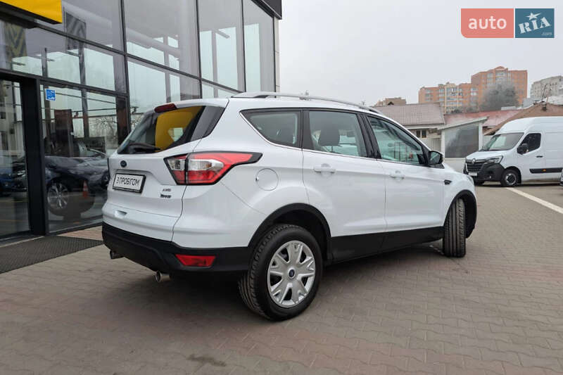 Позашляховик / Кросовер Ford Kuga 2019 в 