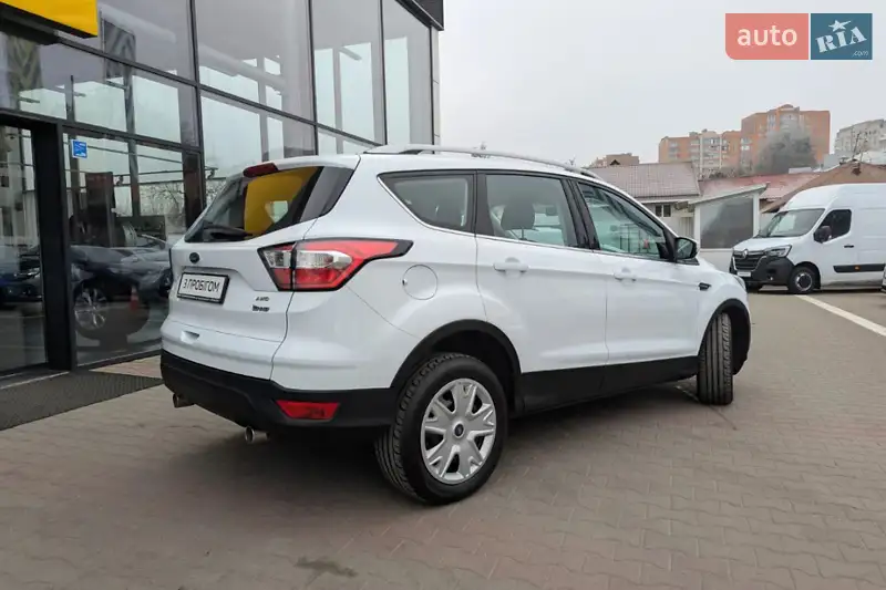 Позашляховик / Кросовер Ford Kuga 2019 в 