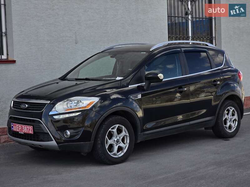 Позашляховик / Кросовер Ford Kuga 2012 в 