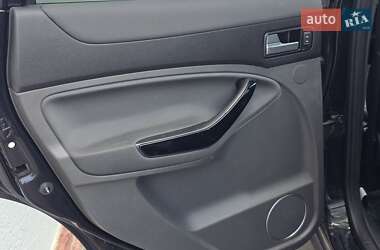 Позашляховик / Кросовер Ford Kuga 2012 в 