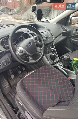 Позашляховик / Кросовер Ford Kuga 2014 в 