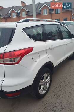 Позашляховик / Кросовер Ford Kuga 2014 в 