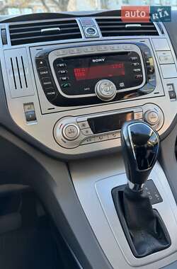 Внедорожник / Кроссовер Ford Kuga 2010 в 