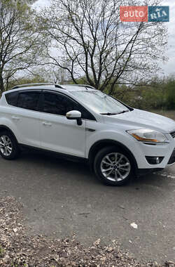 Внедорожник / Кроссовер Ford Kuga 2010 в 