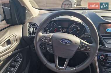 Внедорожник / Кроссовер Ford Kuga 2017 в 