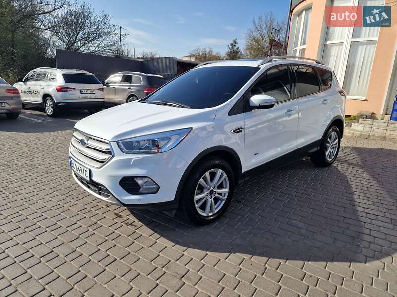 Внедорожник / Кроссовер Ford Kuga 2017 в 