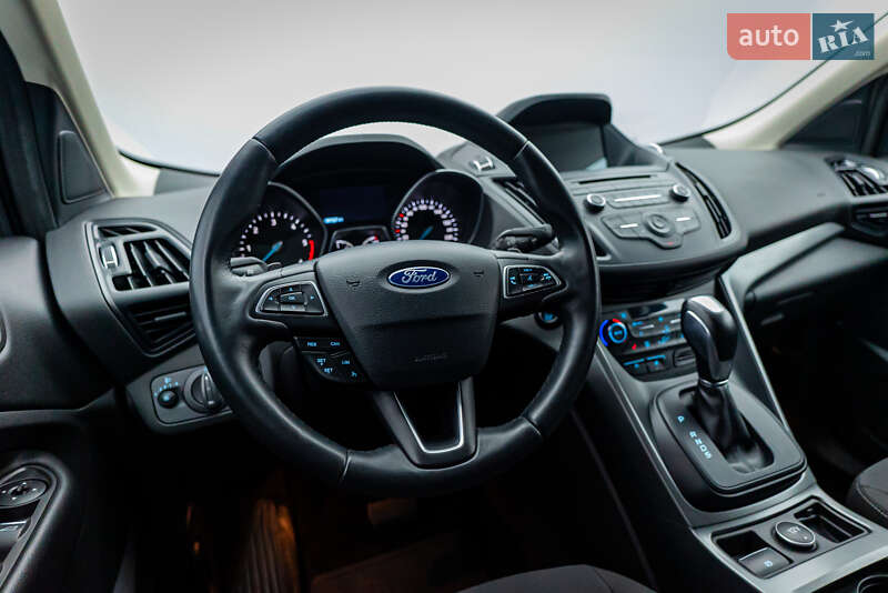 Позашляховик / Кросовер Ford Kuga 2018 в Києві