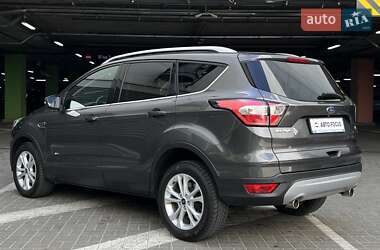 Позашляховик / Кросовер Ford Kuga 2017 в 