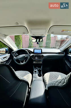 Внедорожник / Кроссовер Ford Kuga 2020 в 