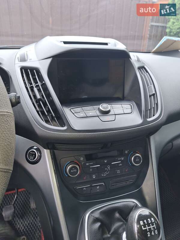 Внедорожник / Кроссовер Ford Kuga 2017 в Луцке