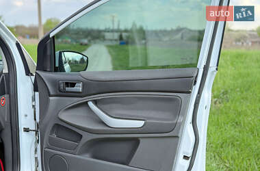 Внедорожник / Кроссовер Ford Kuga 2011 в 