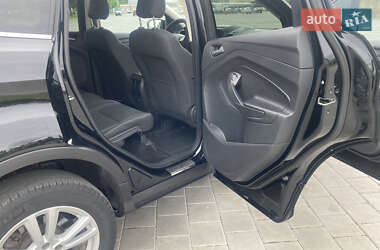 Позашляховик / Кросовер Ford Kuga 2017 в 
