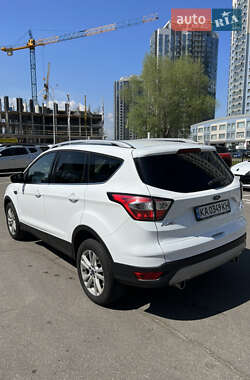 Внедорожник / Кроссовер Ford Kuga 2017 в 