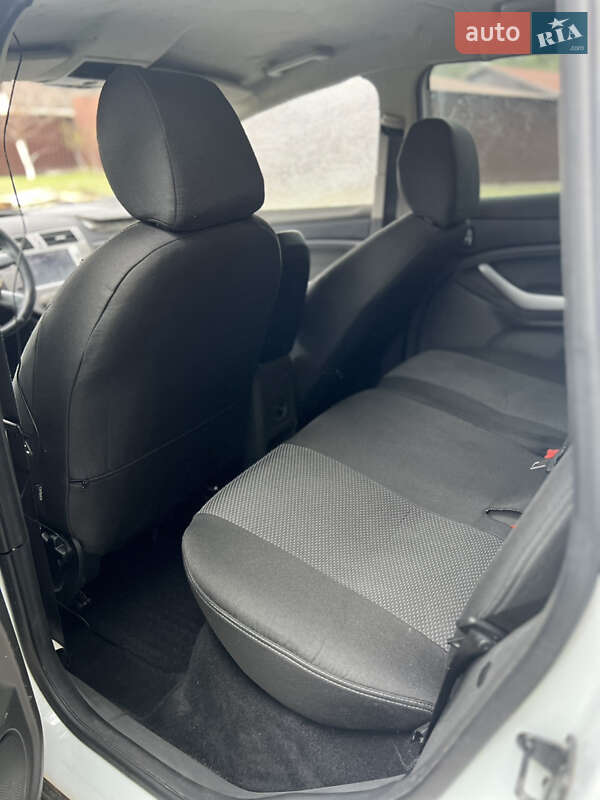 Позашляховик / Кросовер Ford Kuga 2012 в Києві