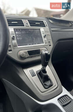 Позашляховик / Кросовер Ford Kuga 2012 в 