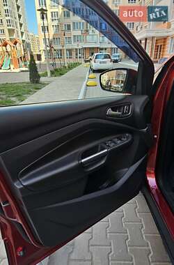 Позашляховик / Кросовер Ford Kuga 2015 в 