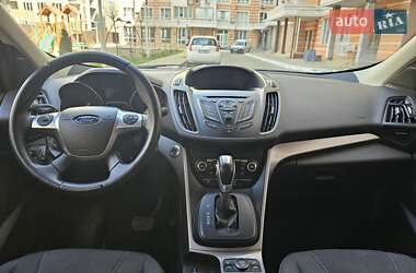 Позашляховик / Кросовер Ford Kuga 2015 в 