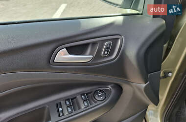 Внедорожник / Кроссовер Ford Kuga 2013 в 