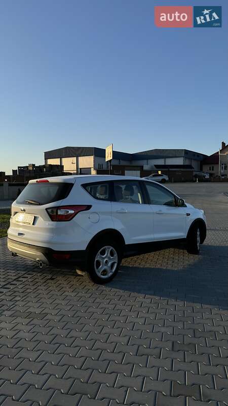 Внедорожник / Кроссовер Ford Kuga 2019 в Черновцах