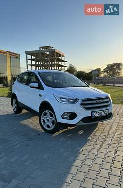 Позашляховик / Кросовер Ford Kuga 2019 в 