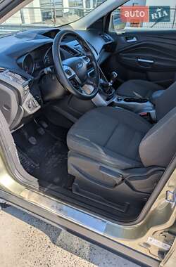 Внедорожник / Кроссовер Ford Kuga 2014 в 