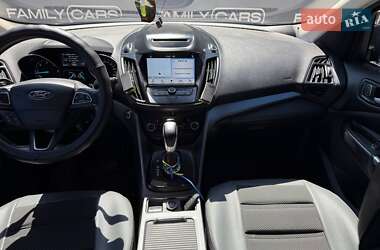Внедорожник / Кроссовер Ford Kuga 2017 в 