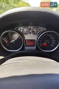 Позашляховик / Кросовер Ford Kuga 2012 в 
