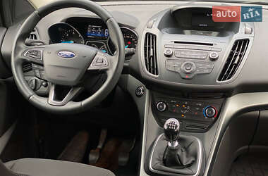 Внедорожник / Кроссовер Ford Kuga 2019 в 