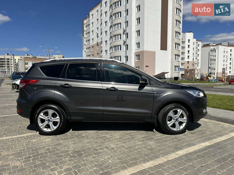 Внедорожник / Кроссовер Ford Kuga 2016 в Виннице