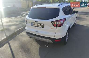 Позашляховик / Кросовер Ford Kuga 2016 в 