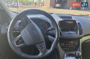 Позашляховик / Кросовер Ford Kuga 2016 в 