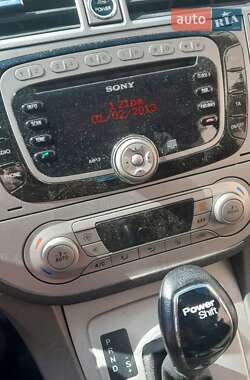 Внедорожник / Кроссовер Ford Kuga 2012 в 