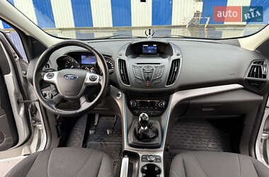 Позашляховик / Кросовер Ford Kuga 2015 в 