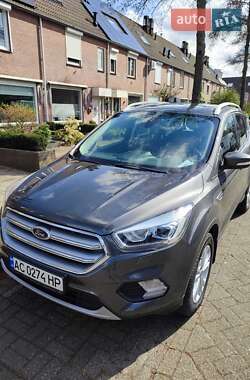 Позашляховик / Кросовер Ford Kuga 2019 в 