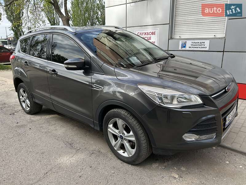 Позашляховик / Кросовер Ford Kuga 2015 в 