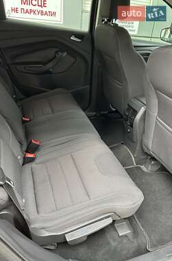 Позашляховик / Кросовер Ford Kuga 2015 в 