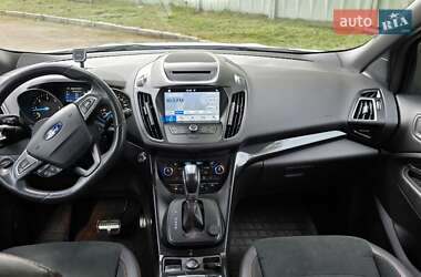 Позашляховик / Кросовер Ford Kuga 2019 в 