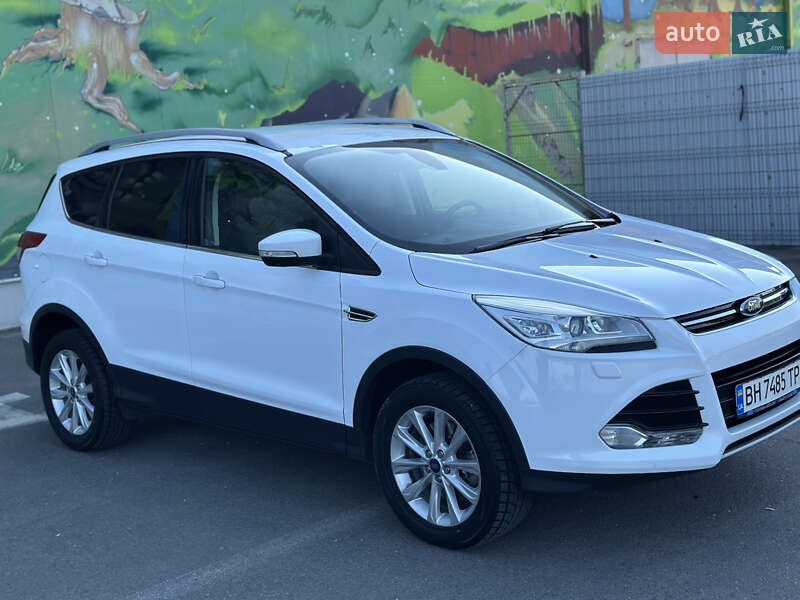 Внедорожник / Кроссовер Ford Kuga 2015 в 