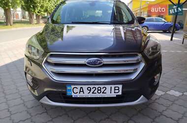 Позашляховик / Кросовер Ford Kuga 2019 в 