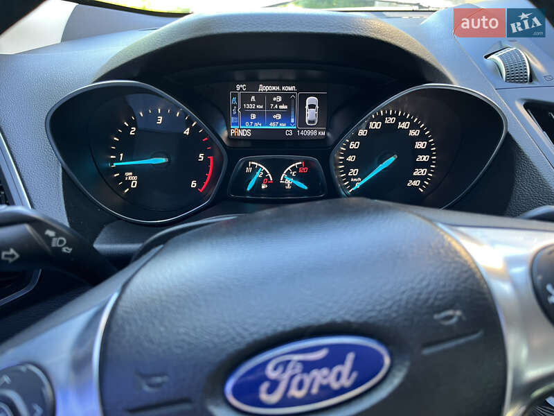 Позашляховик / Кросовер Ford Kuga 2013 в 