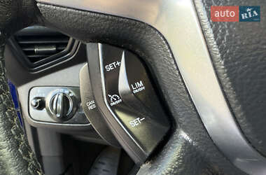 Позашляховик / Кросовер Ford Kuga 2013 в 