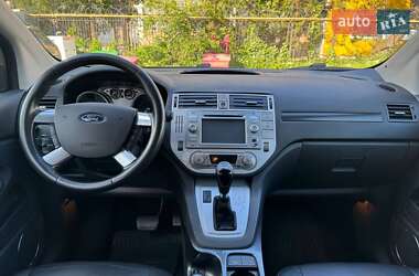 Позашляховик / Кросовер Ford Kuga 2012 в 