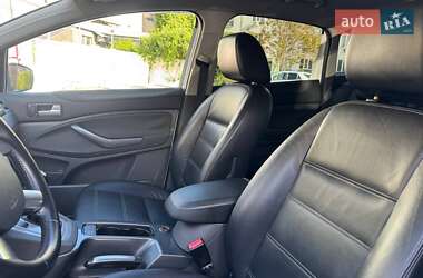 Позашляховик / Кросовер Ford Kuga 2012 в 