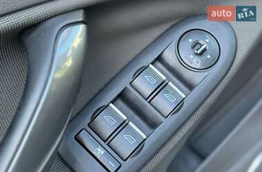 Позашляховик / Кросовер Ford Kuga 2012 в 