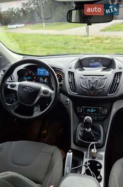 Внедорожник / Кроссовер Ford Kuga 2015 в 