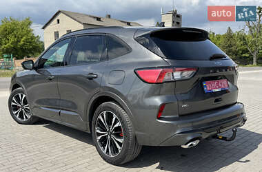 Внедорожник / Кроссовер Ford Kuga 2020 в 