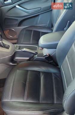 Позашляховик / Кросовер Ford Kuga 2012 в 