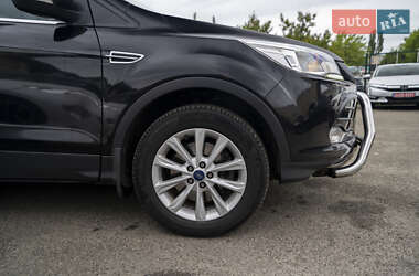 Внедорожник / Кроссовер Ford Kuga 2016 в 
