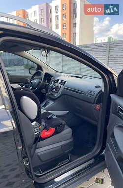 Внедорожник / Кроссовер Ford Kuga 2011 в 