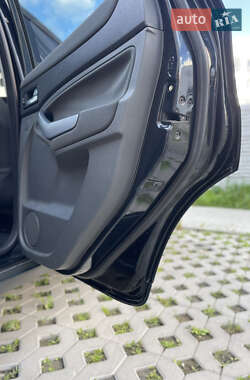 Внедорожник / Кроссовер Ford Kuga 2011 в 